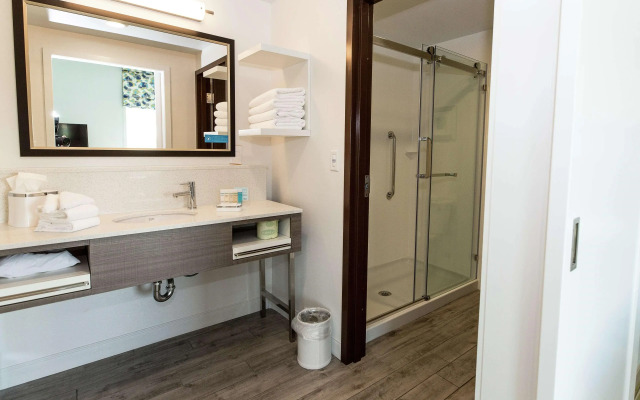 Hampton Inn & Suites Syracuse North Airport Area