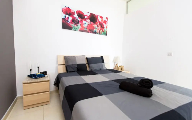 Finikoudes Seaview Beach Apartment
