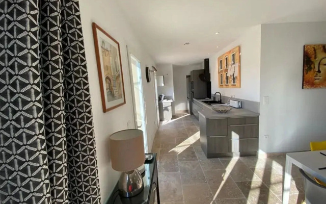 Sun-kissed Villa in Lirac