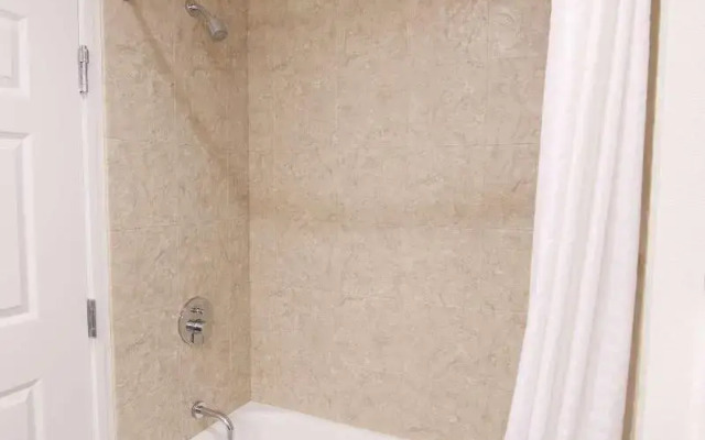 Country Inn & Suites by Radisson, Decorah, IA