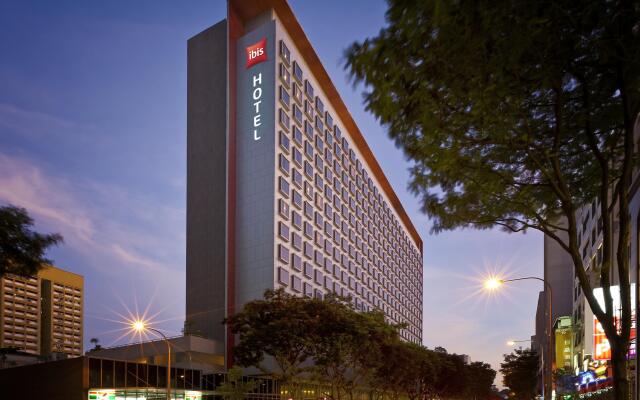 Отель ibis Singapore On Bencoolen вид на фасад