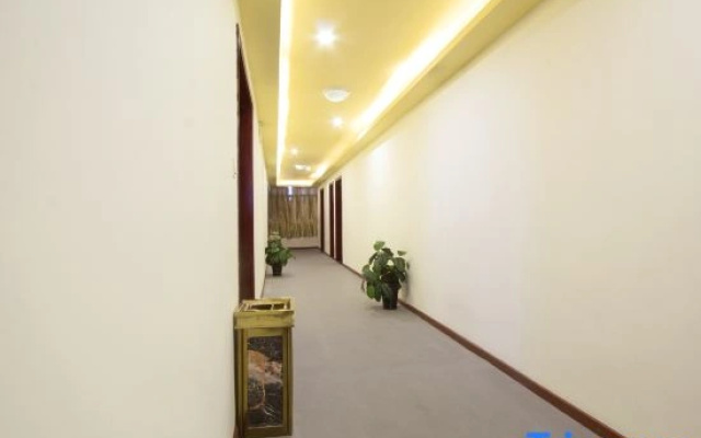 Bei'ou Aosi Hotel (Chongqing Hongqi Hegou Light Rail Station)