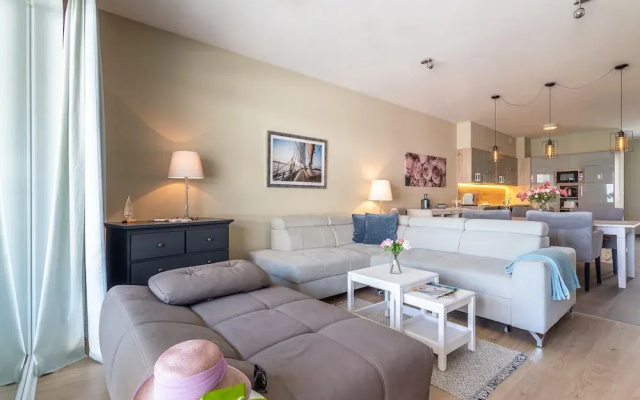 Lakefront Elegant Condo Lela