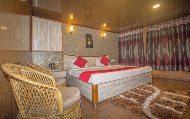 OYO 3875 Hotel Everest Glory