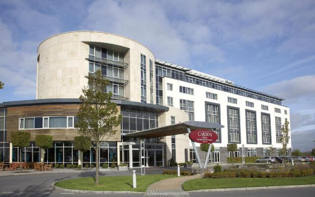 Отель Carlton Hotel Blanchardstown Ирландия, Дублин - отзывы, цены и фото номеров - забронировать отель Carlton Hotel Blanchardstown онлайн вид на фасад