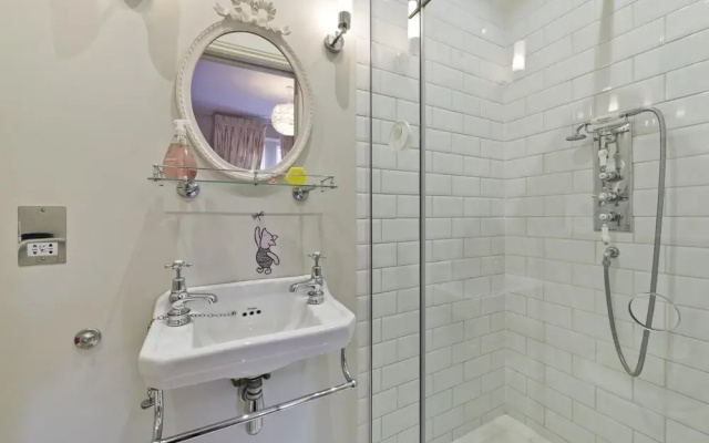 Cosy 4-bed Family Home Shepherd s Bush