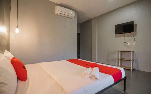 RedDoorz Plus near Maimun Palace 2 Medan