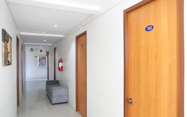 OYO 163 Goldentown Hotel and Residences