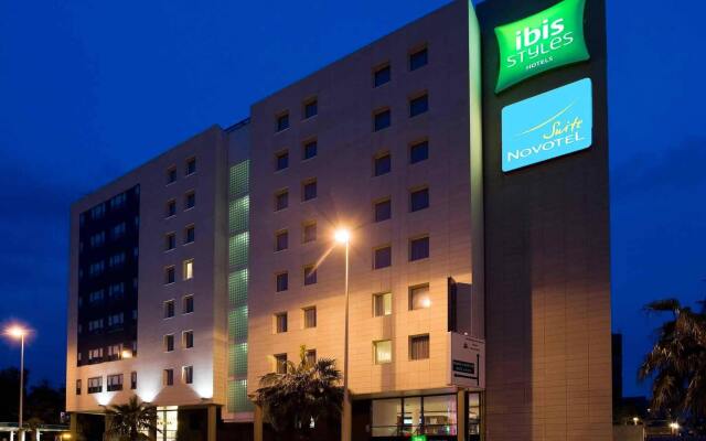 Отель ibis Styles Nice Aéroport Arenas Франция, Ницца - 8 отзывов об отеле, цены и фото номеров - забронировать отель ibis Styles Nice Aéroport Arenas онлайн вид на фасад