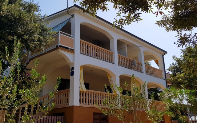 Holiday house Mare - 50 m from beach: Mandre, Island Pag