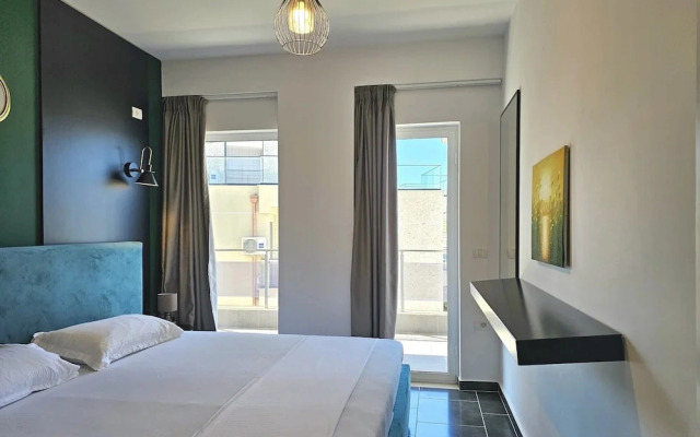 Christine Sunny Corner 004
