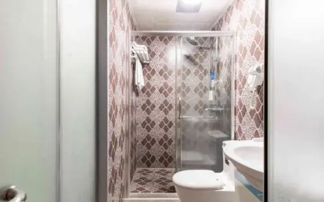 Chuncheng Hotel Lundu
