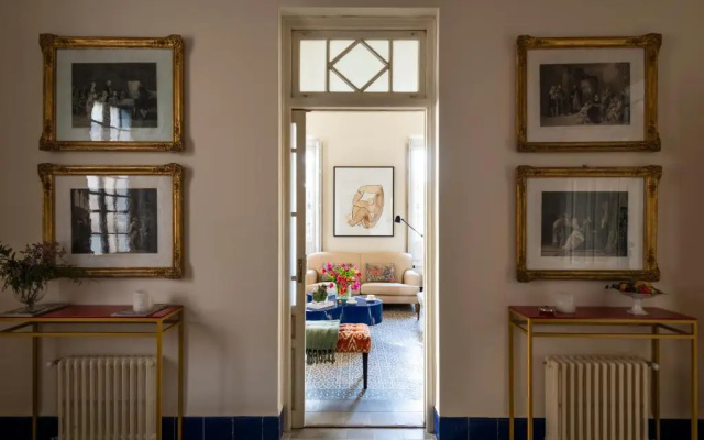 Villa Alfonso, Luxury Villa In Midtown, Parking