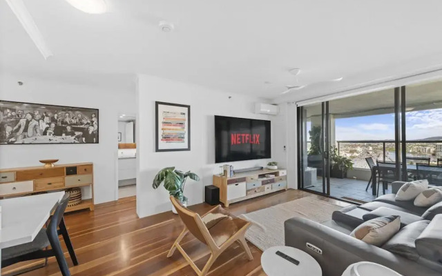Stylish Brisbane City Stay With Bbq, Pool & Gym