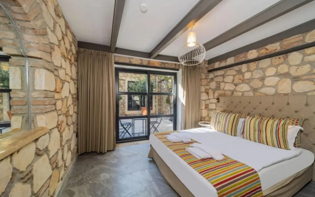 Charming Hotel Room Near Hadrian s Gate