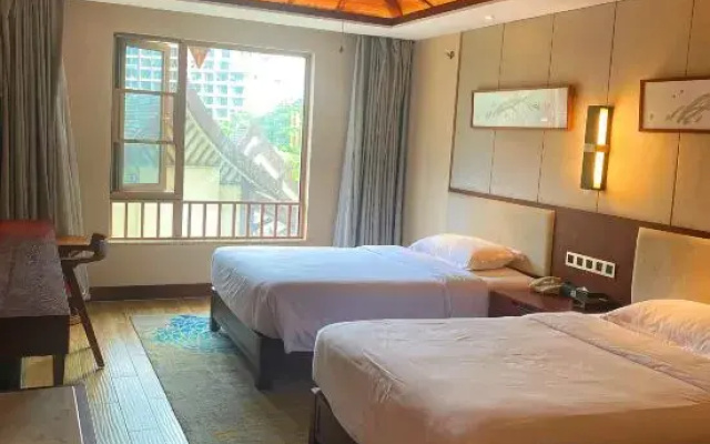 Days Inn Wyndham Xishuangbanna Jinghong Rainforest Park (Mengluo Dafosi Branch)