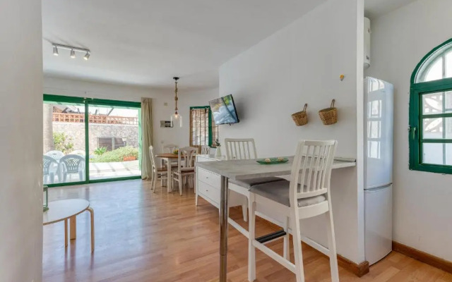 Apartment with pool and terrace 1 min from the Beach