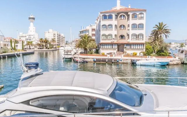 Holiday Apartment in a Complex near Sea