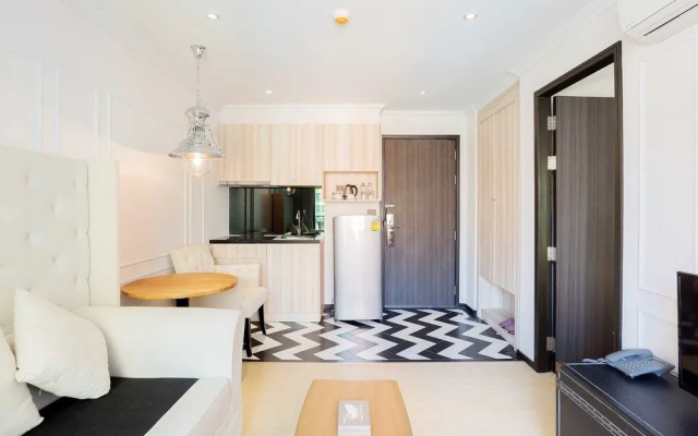 Venetian Suites by Favstay