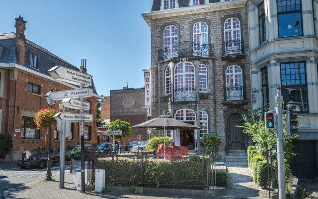 Monty Small Design Hotel вид на фасад