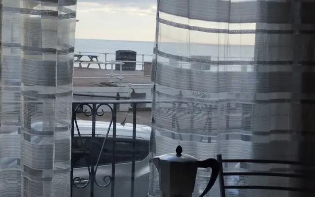 Golden Tides Seaside Retreat in Saint Leonards