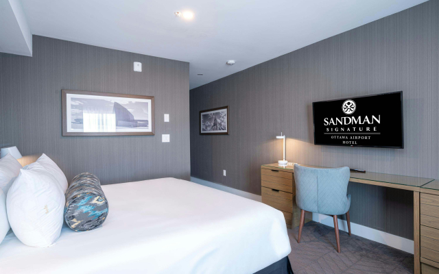 Sandman Signature Ottawa Airport Hotel