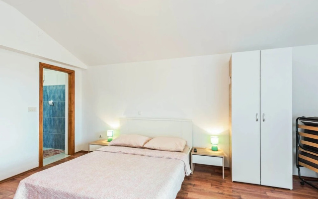Pleasant Apartment in Posedarje near Sea