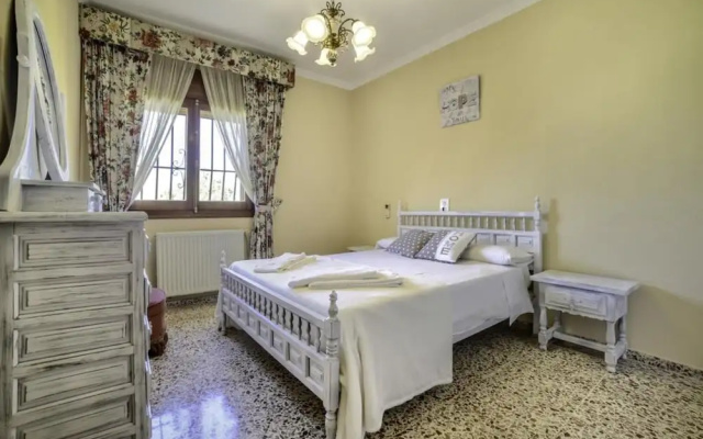 Villa - 4 Bedrooms with Pool and WiFi - 107481