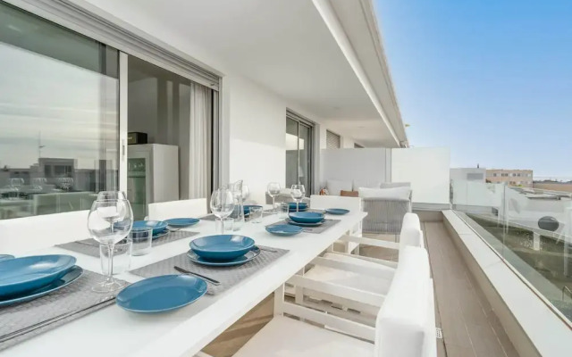 Nice Apartment With Shared Pool