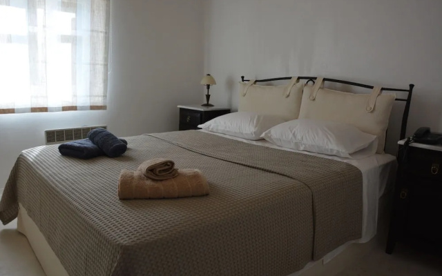 Delicate Mykonian House at Houlakia
