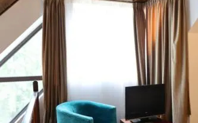 Villa Pinul Si Mesteacanul
