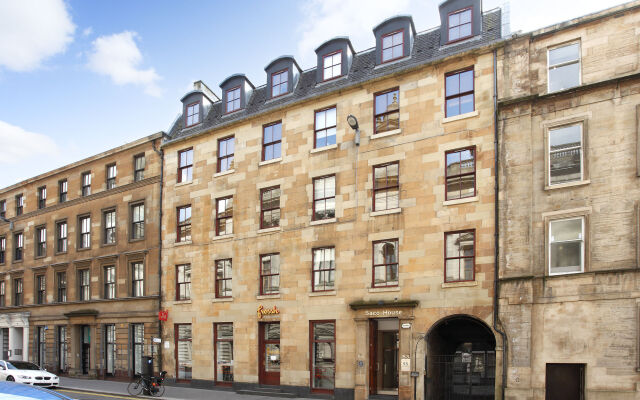 Отель SACO Glasgow - Cochrane Street Великобритания, Глазго - отзывы, цены и фото номеров - забронировать отель SACO Glasgow - Cochrane Street онлайн вид на фасад