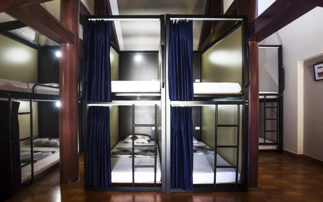 1812 Boutique Hostel