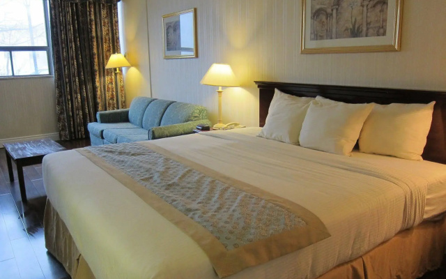 Toronto Plaza Hotel