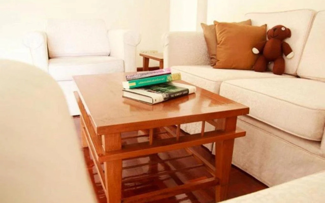 Ritratana Apartment