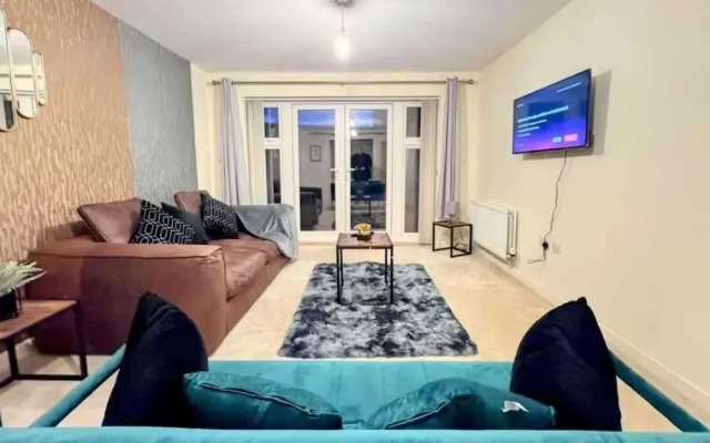 3 Bedroom House Sleeps 7 - Pets Ok - Free Parking