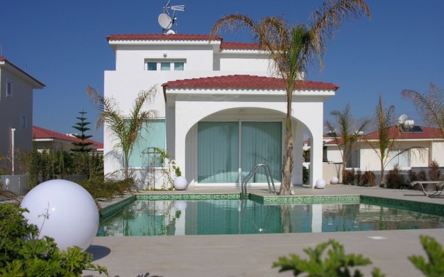 3 Br Villa Sunrise - Chg 8899 in Ayia Napa, Cyprus from 416$, photos, reviews - zenhotels.com hotel front