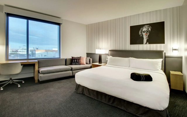 The Rose Hotel Chicago O’Hare, Tapestry Collection by Hilton