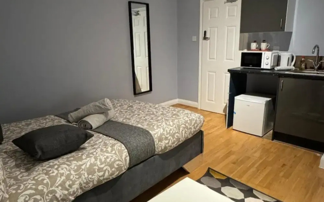 Studio - Sleeps 2 - Parking - Close to Paddington