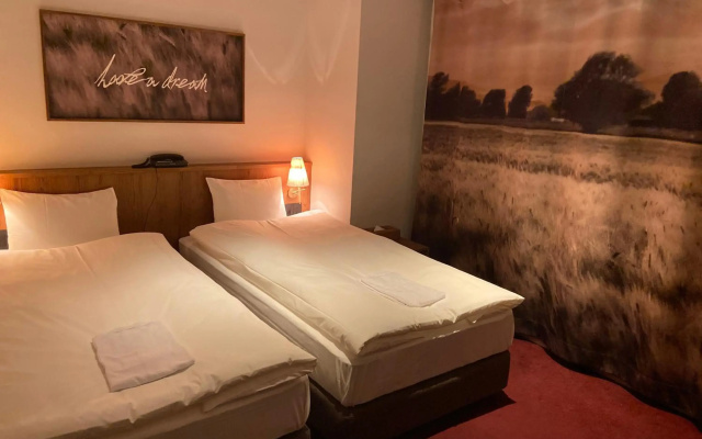 The Wall Hotel