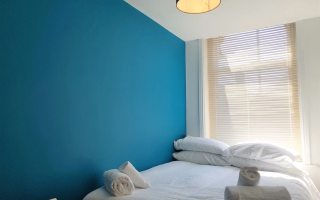 OYO Bath Road Apartments