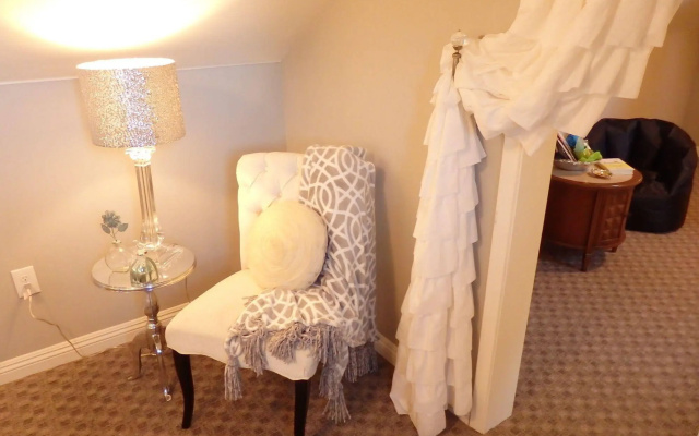 Rhinestone Rose Inn & Wellness Center