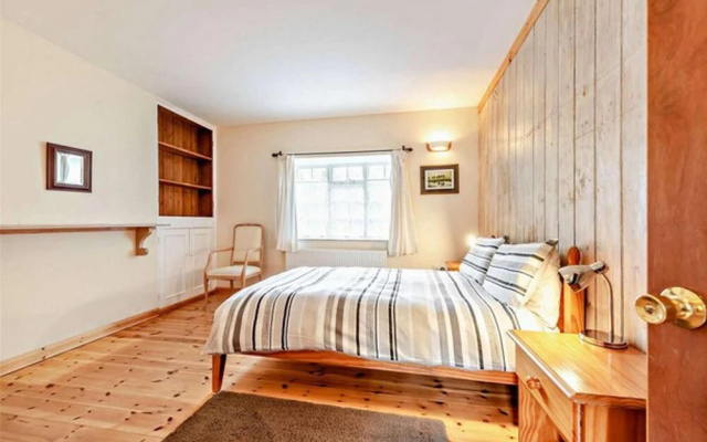 Comfortable Airy 5-bed Apartment in Llandysul