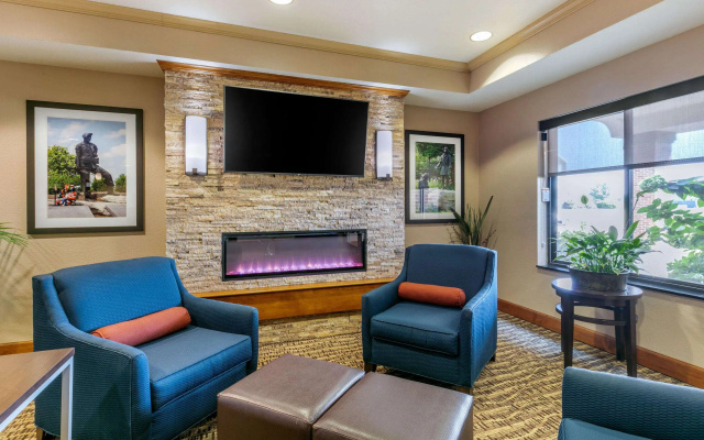 Comfort Suites Hopkinsville near Fort Campbell