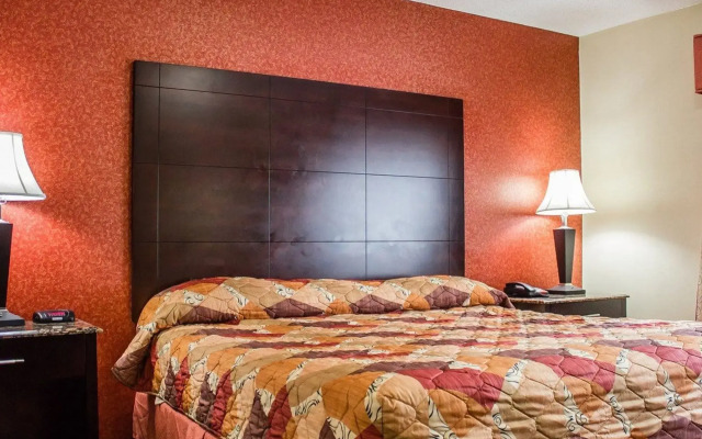 Rodeway Inn Macarthur Airport