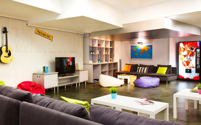 Twenty Tu Hi-tech Hostel