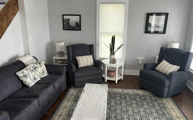 Sweet Mary 2 Bedroom Home by RedAwning