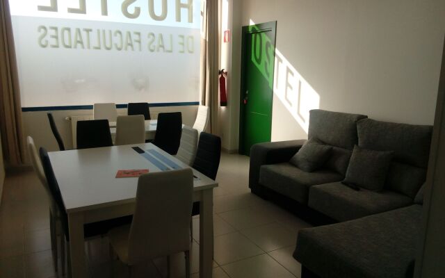 Отель Hostel de las Facultades Испания, Сантандер - отзывы, цены и фото номеров - забронировать отель Hostel de las Facultades онлайн комната для гостей