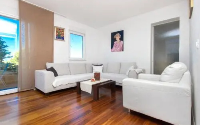 Consuela Apartment
