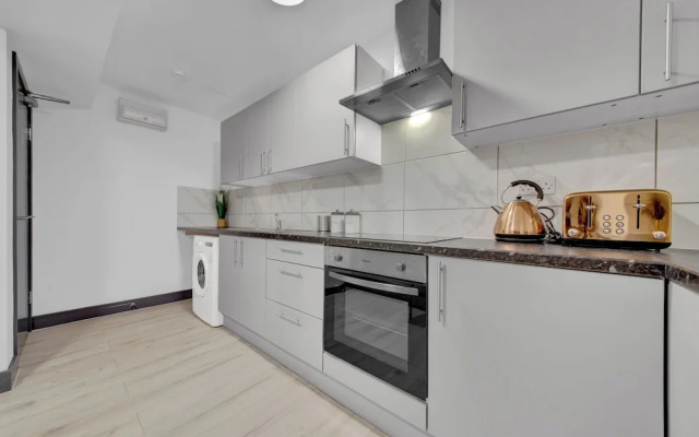 Captivating 1-bed Studio in Feltham